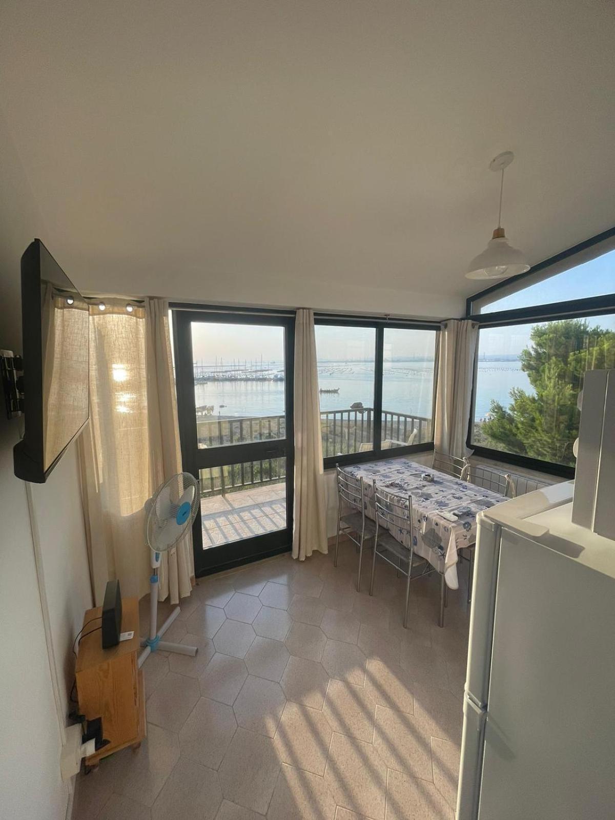 Besanvito - Sea Apartments Tarente Buitenkant foto